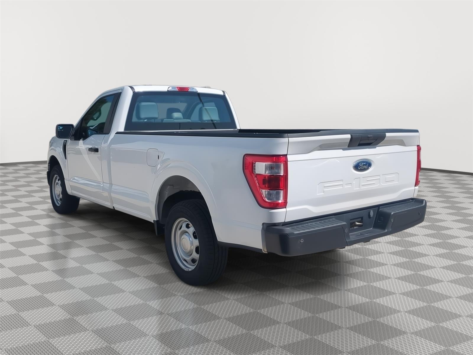 View vehicle photo 3