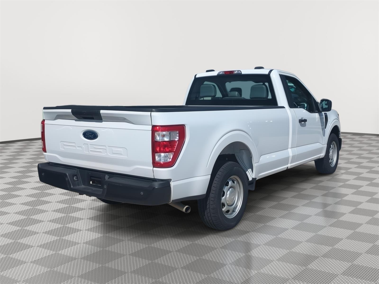 View vehicle photo 5