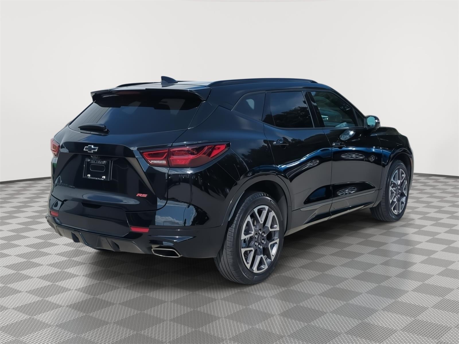 View vehicle photo 5