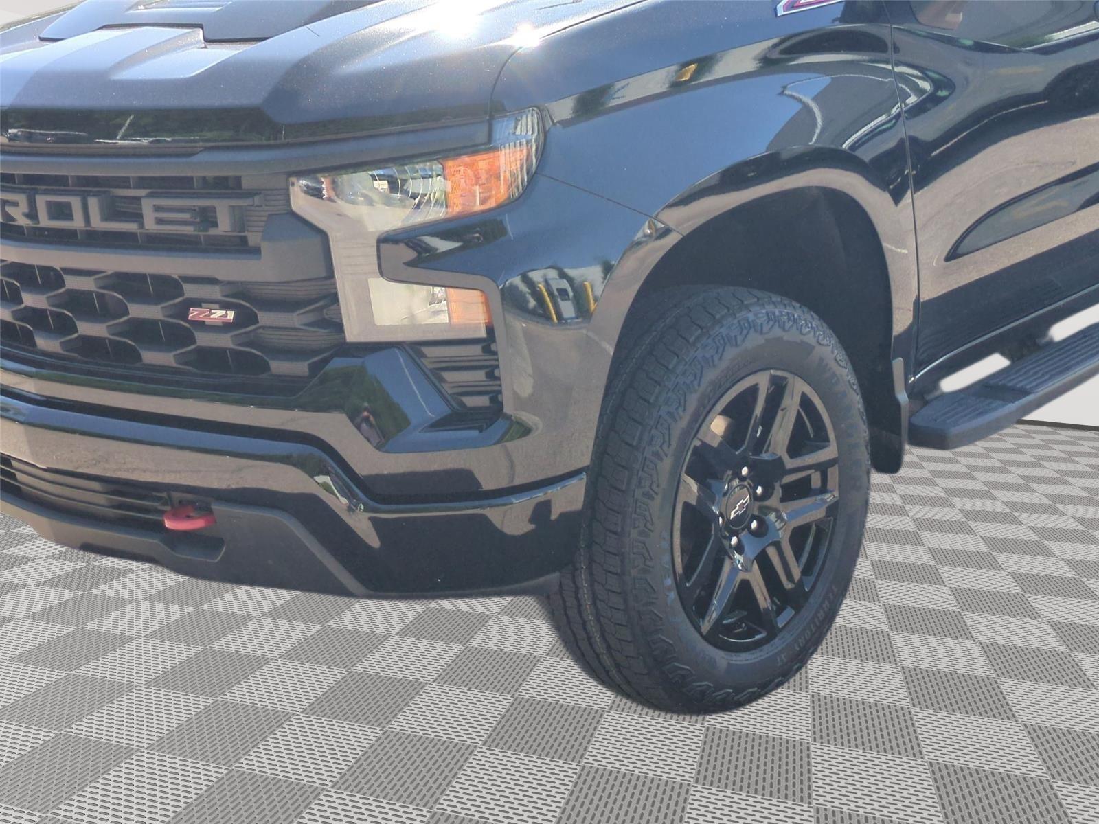 2024 Chevrolet Silverado 1500 Custom Trail Boss - Black exterior view 12