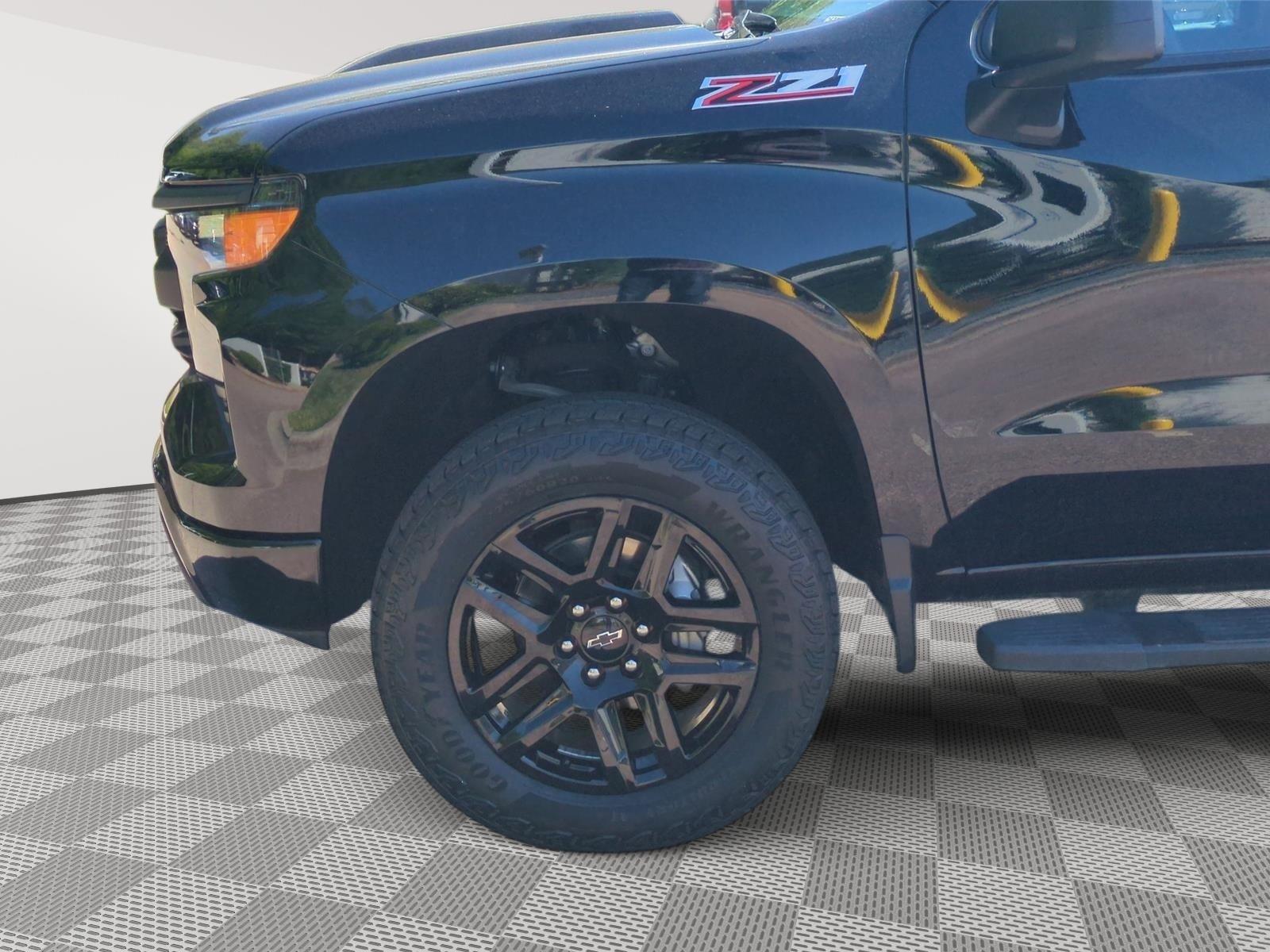 2024 Chevrolet Silverado 1500 Custom Trail Boss - Black exterior view 13