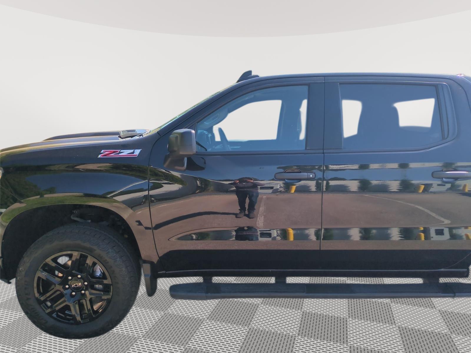 2024 Chevrolet Silverado 1500 Custom Trail Boss - Black exterior view 15