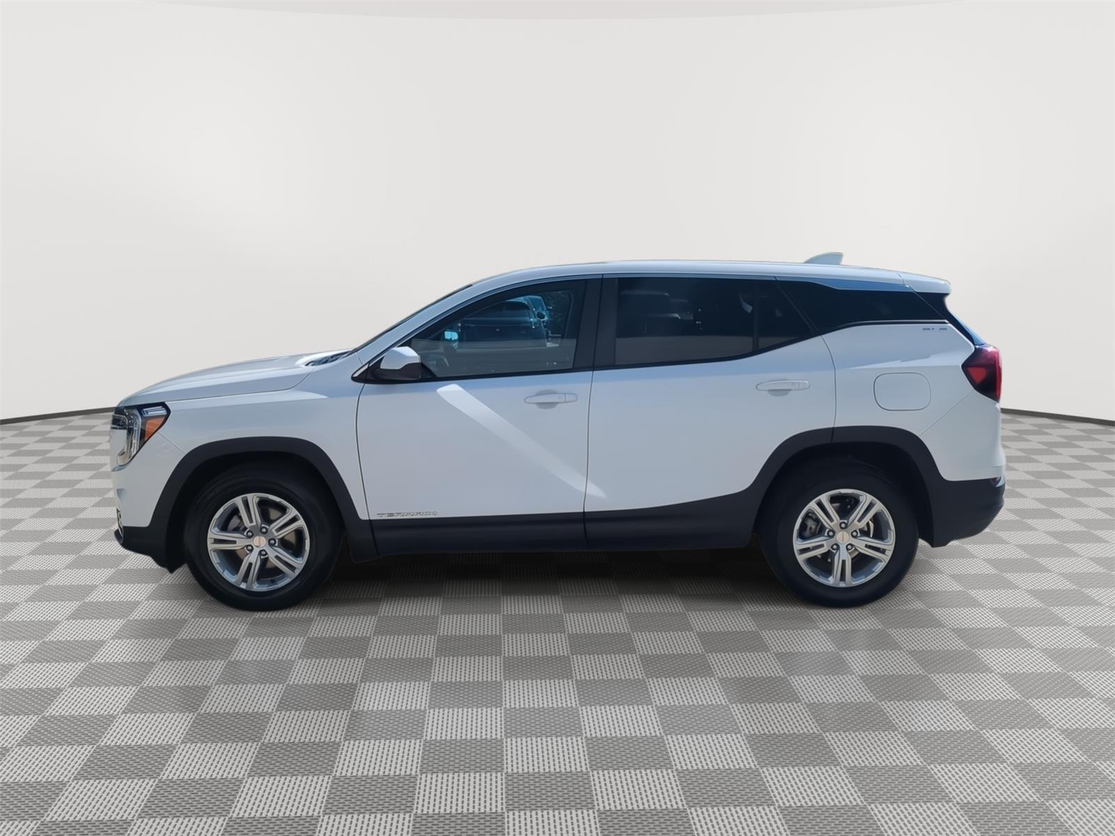 View vehicle photo 2