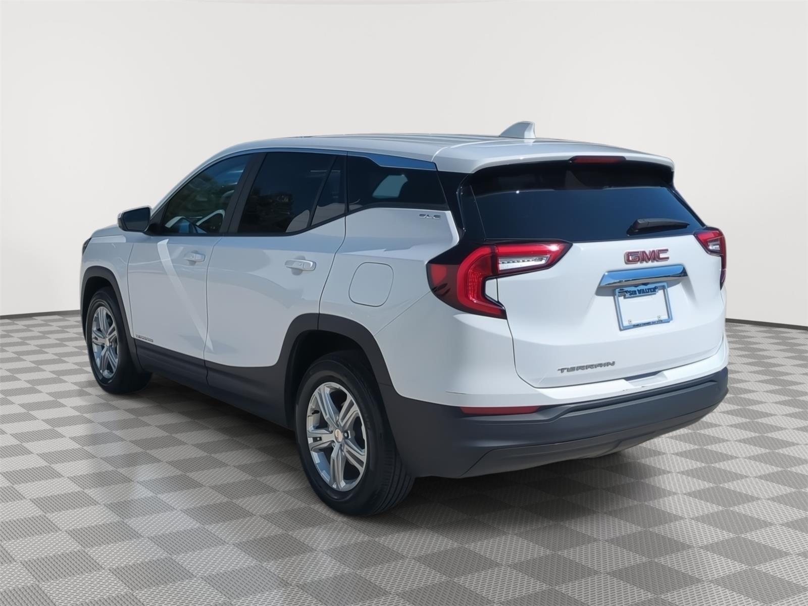 View vehicle photo 3