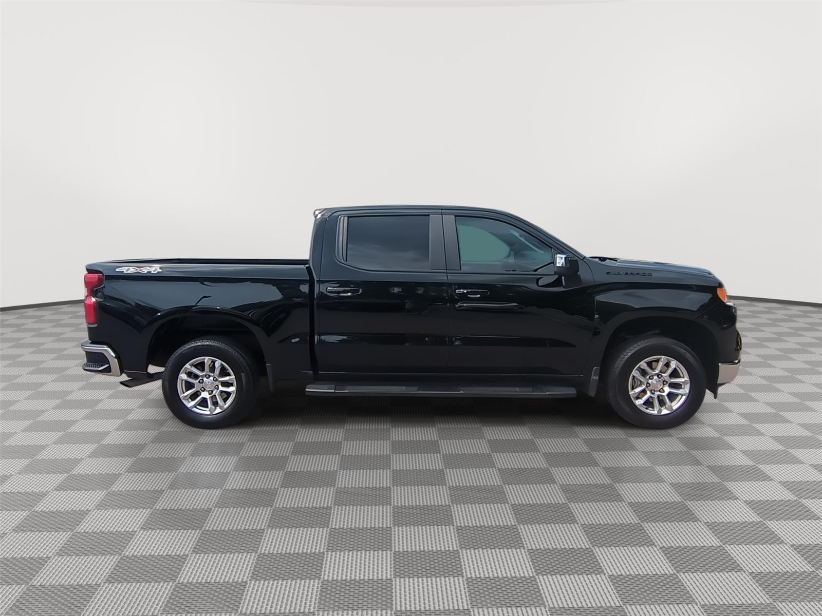 2024 Chevrolet Silverado 1500 LT - Black exterior view 12