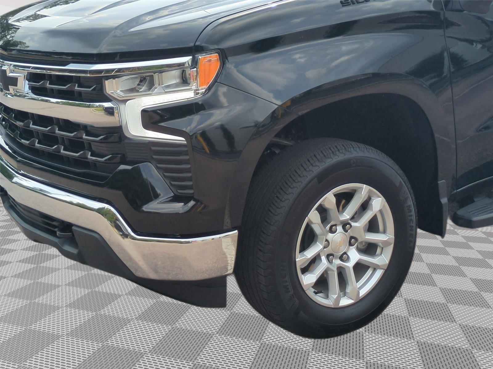 2024 Chevrolet Silverado 1500 LT - Black exterior view 15