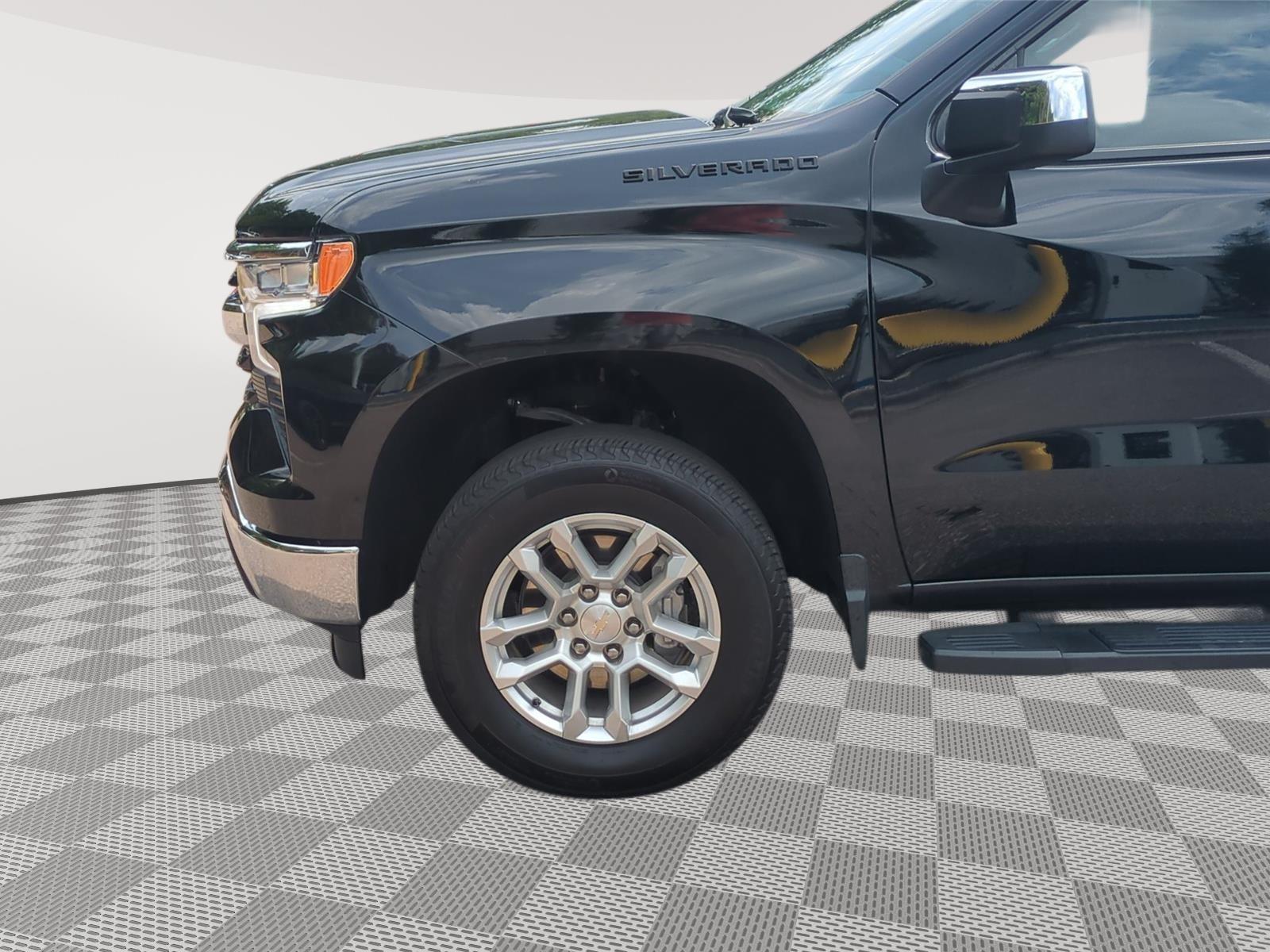 2024 Chevrolet Silverado 1500 LT - Black exterior view 16