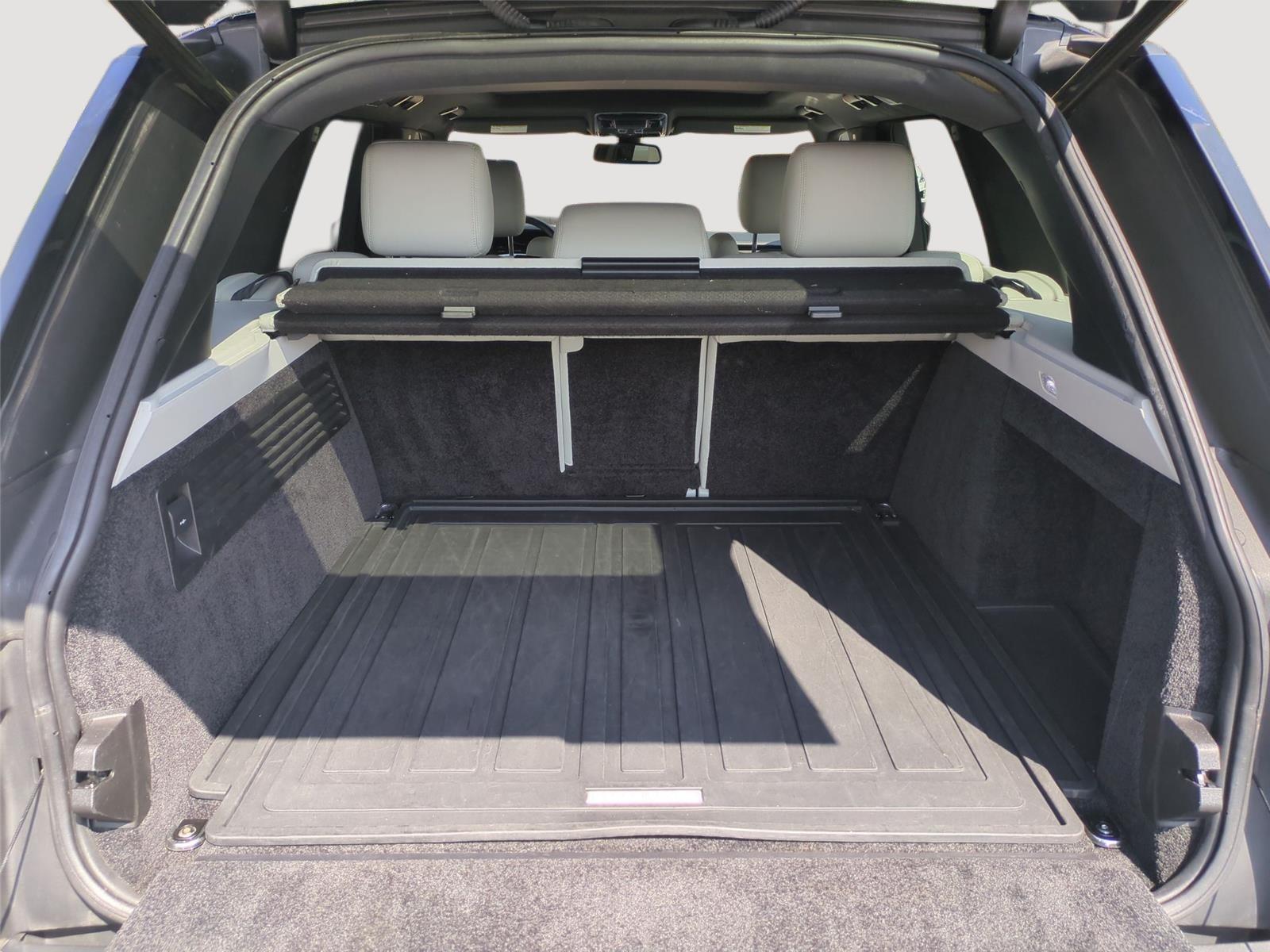 2016 Land Rover Range Rover Diesel - Santorini Black exterior view 6