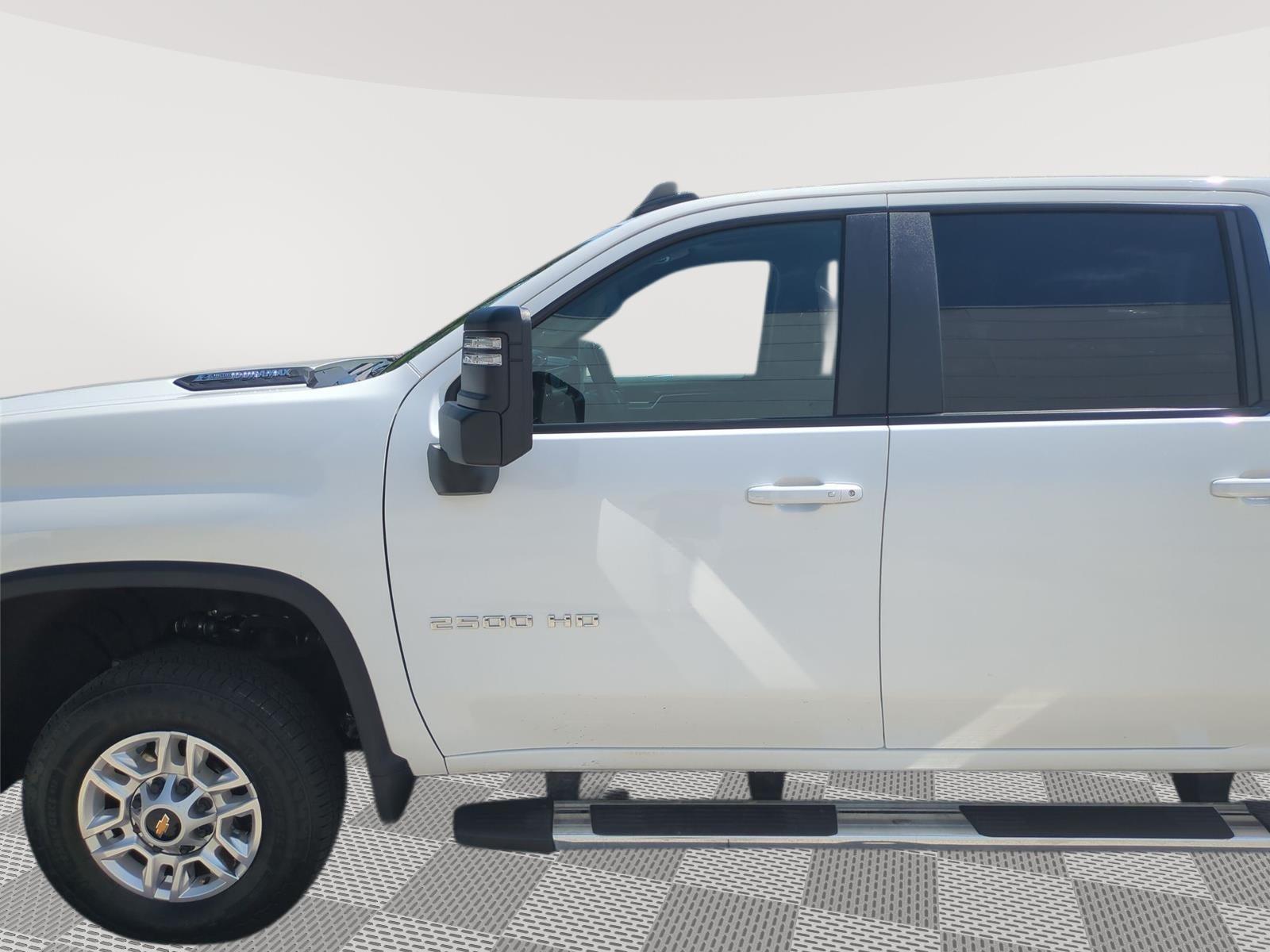 2025 Chevrolet Silverado 2500HD LT - Summit White exterior view 13