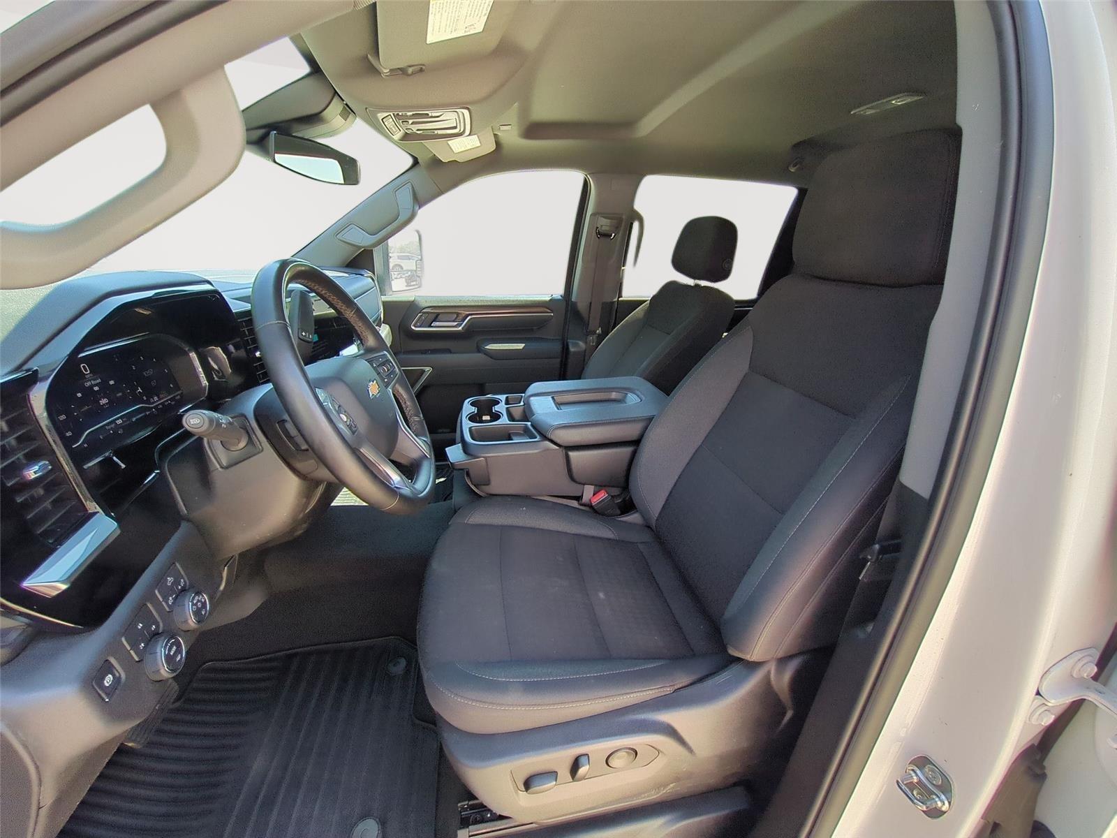 2025 Chevrolet Silverado 2500HD LT - Summit White exterior view 16