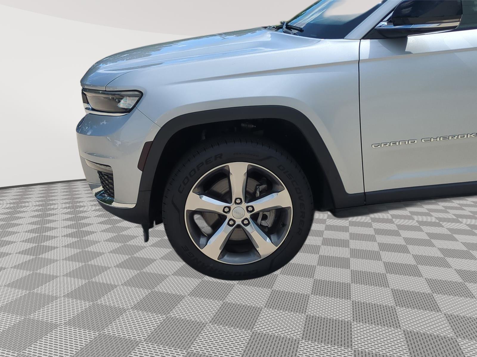 2021 Jeep Grand Cherokee L Limited - Silver Zynith exterior view 16