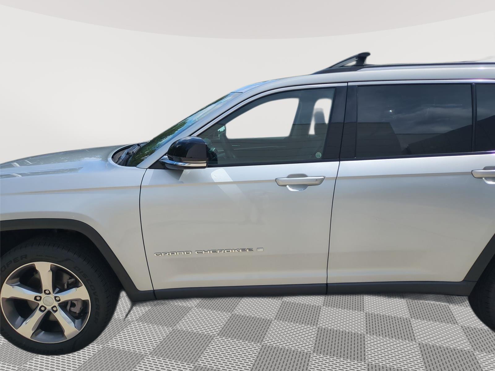 2021 Jeep Grand Cherokee L Limited - Silver Zynith exterior view 18