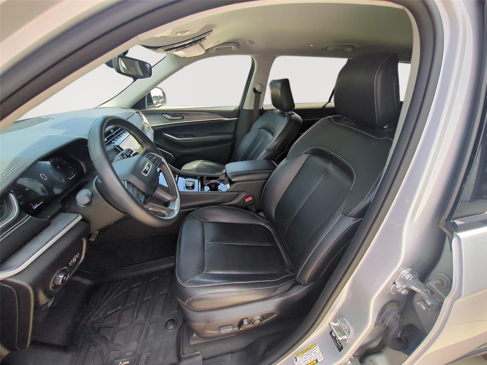 2021 Jeep Grand Cherokee L Limited - Silver Zynith exterior view 4