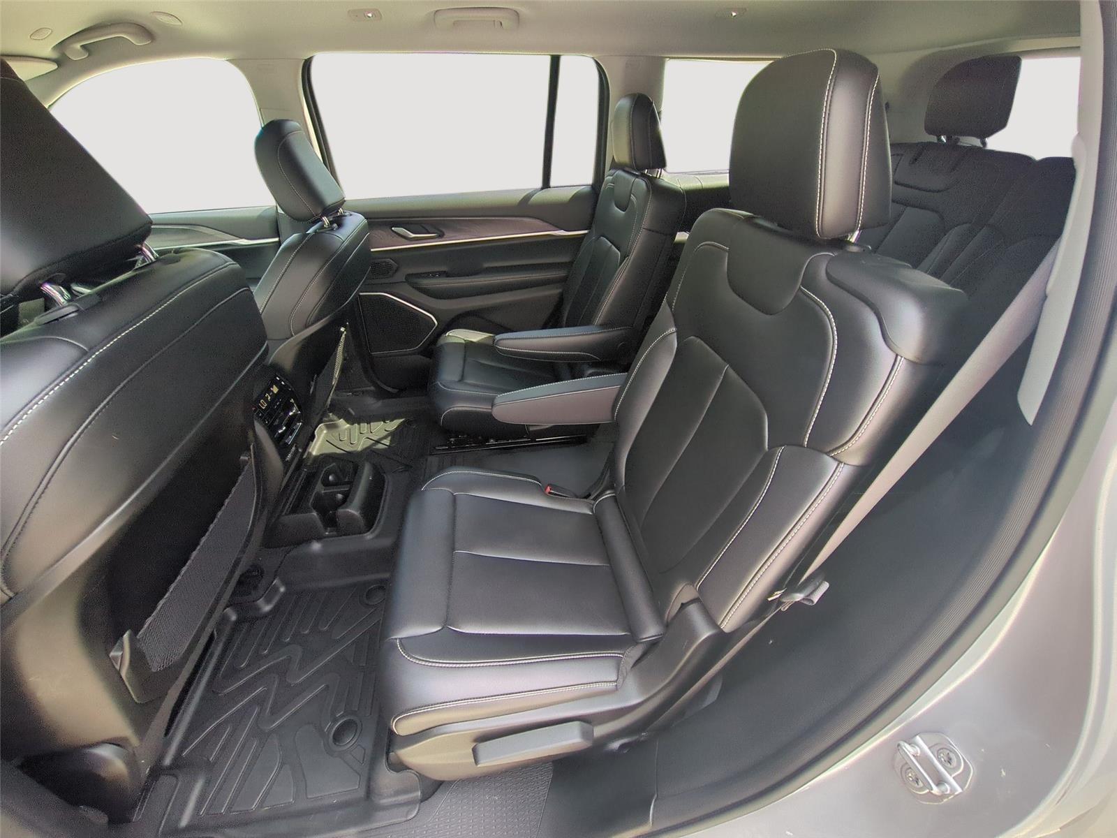 2021 Jeep Grand Cherokee L Limited - Silver Zynith exterior view 6