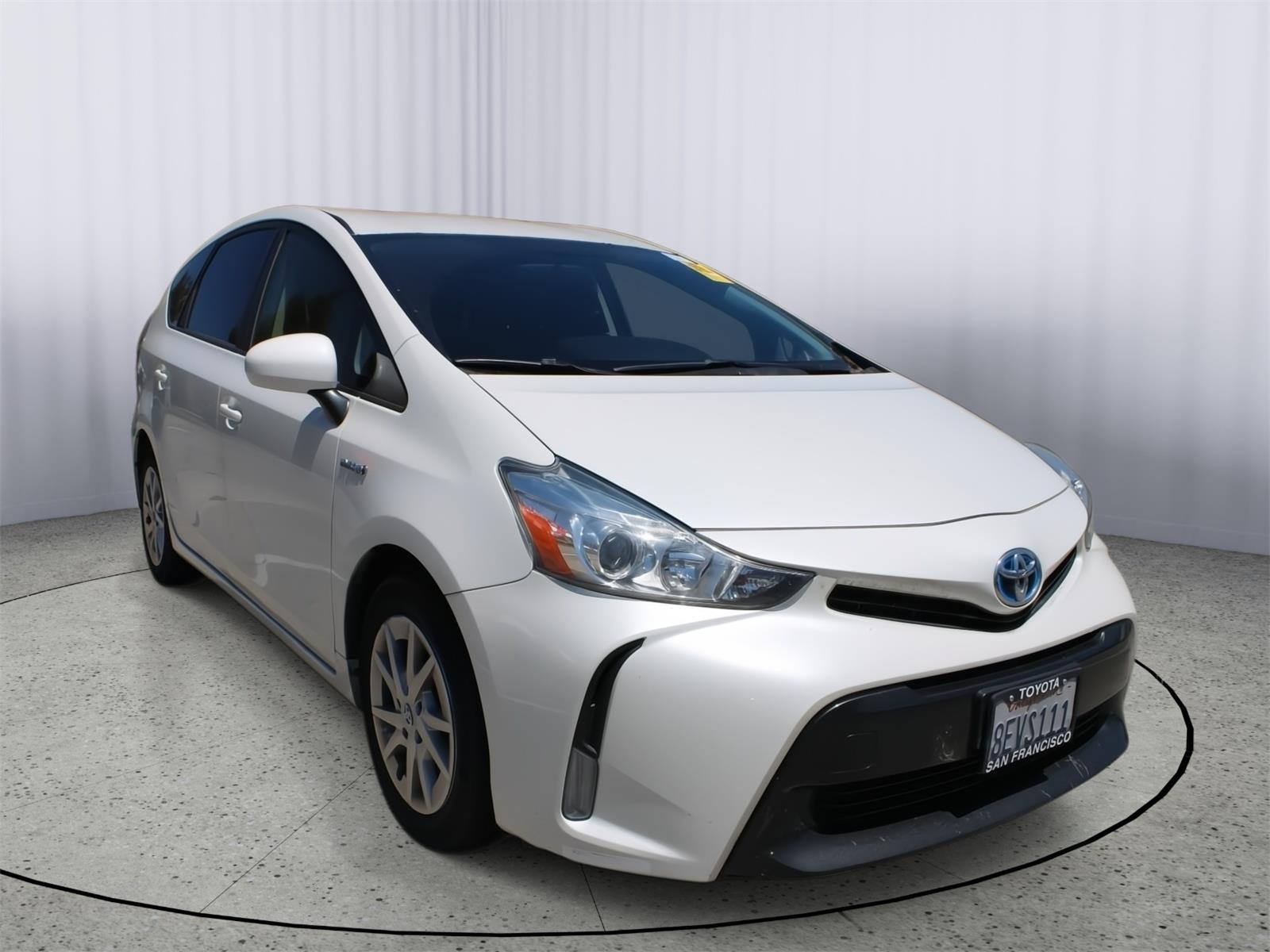 2017 Toyota Prius v Three FWD