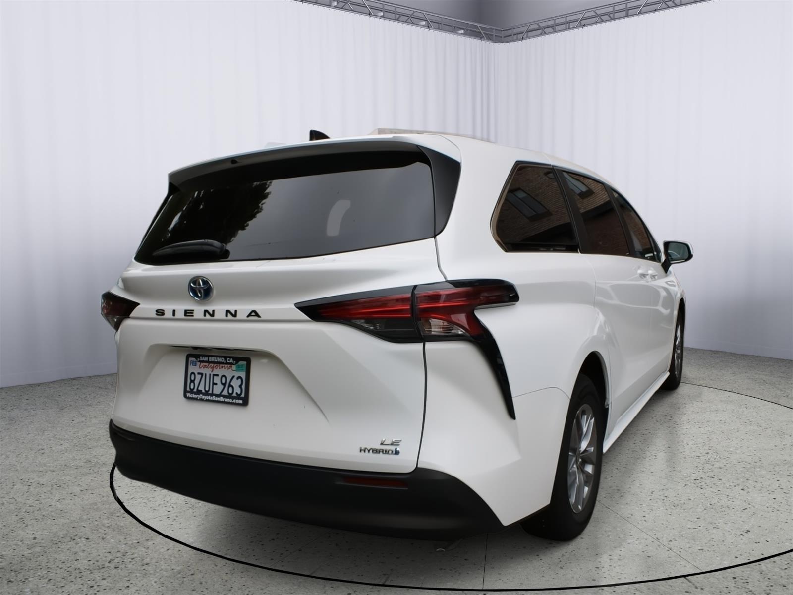 View vehicle photo 7