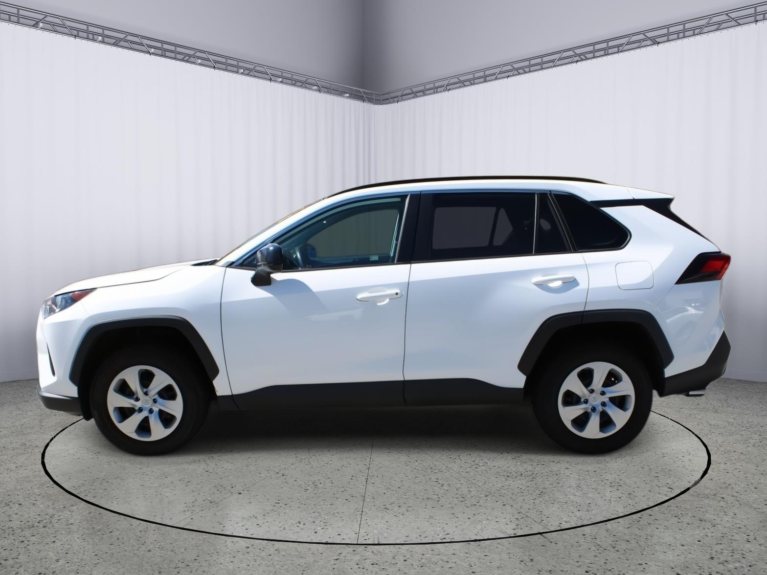 View vehicle photo 4