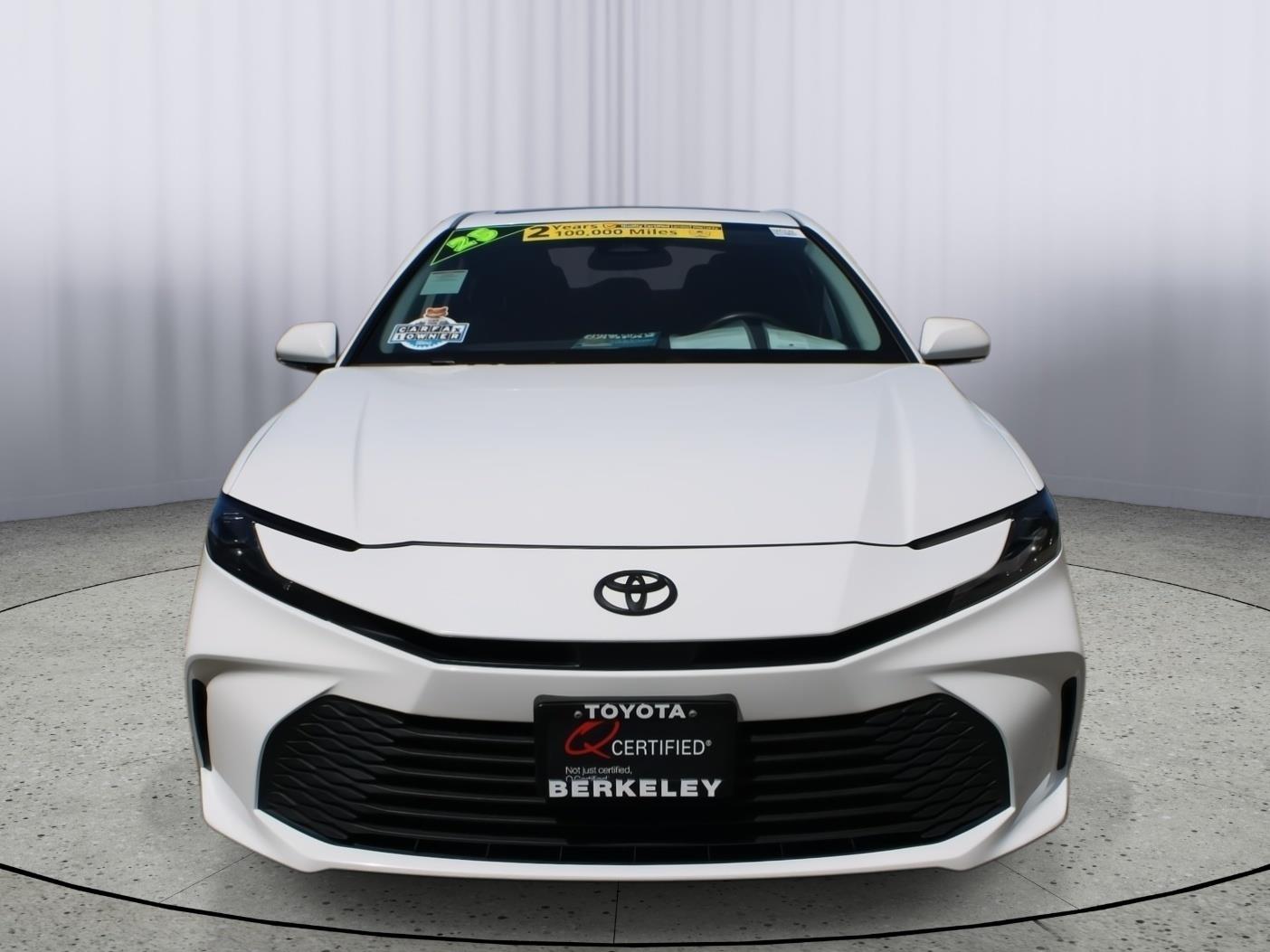 View vehicle photo 3