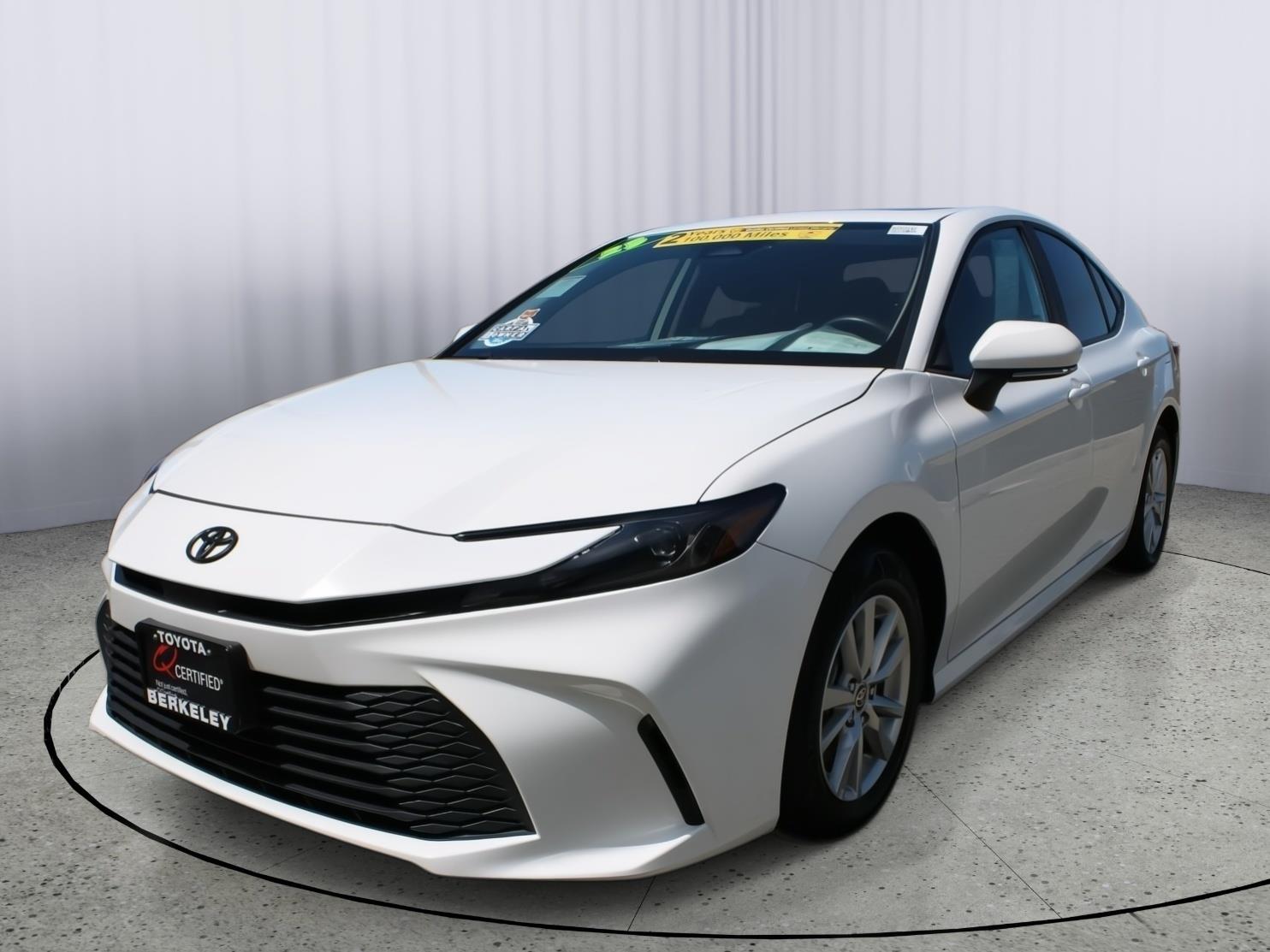 View vehicle photo 4
