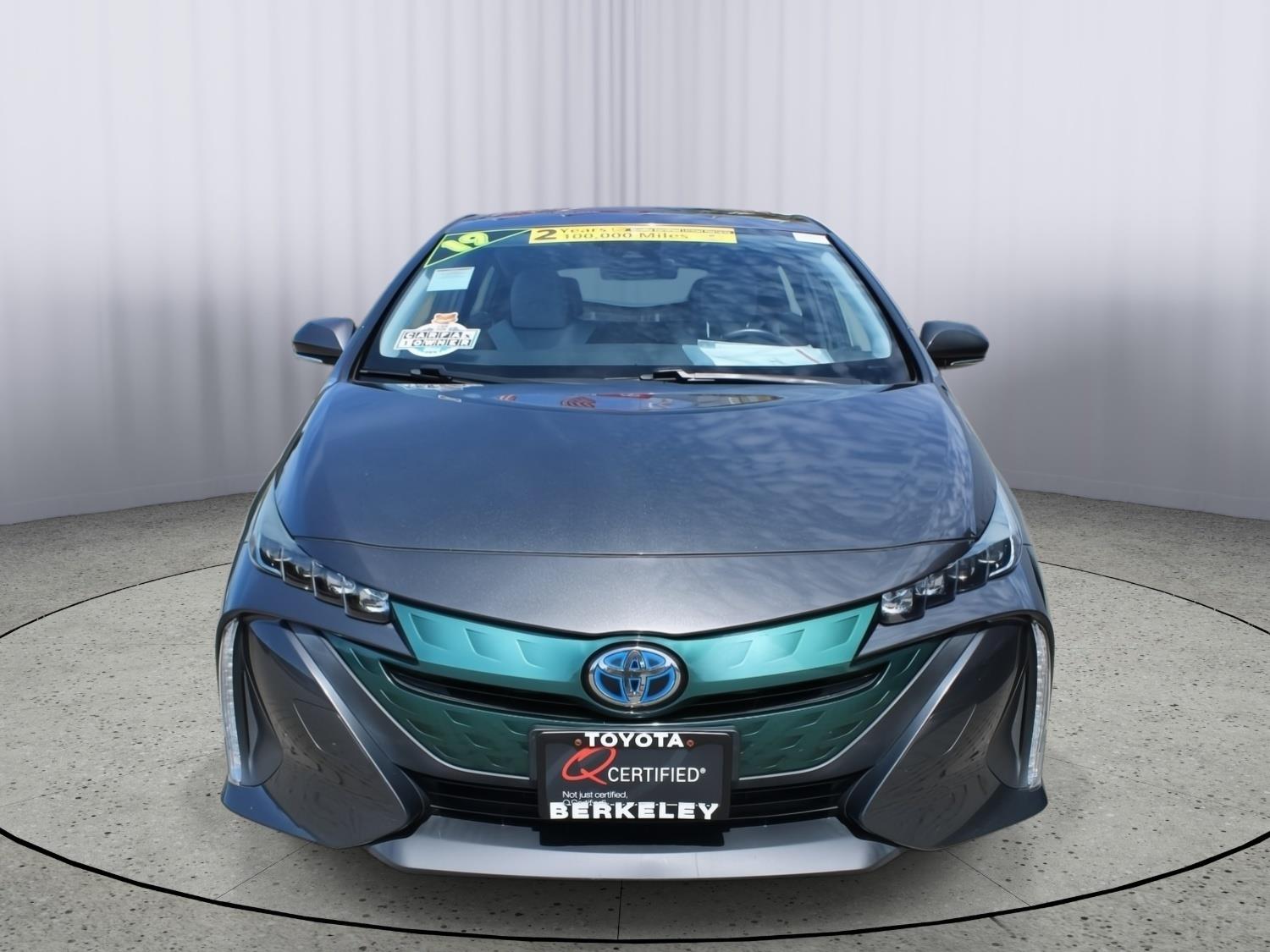 View vehicle photo 3