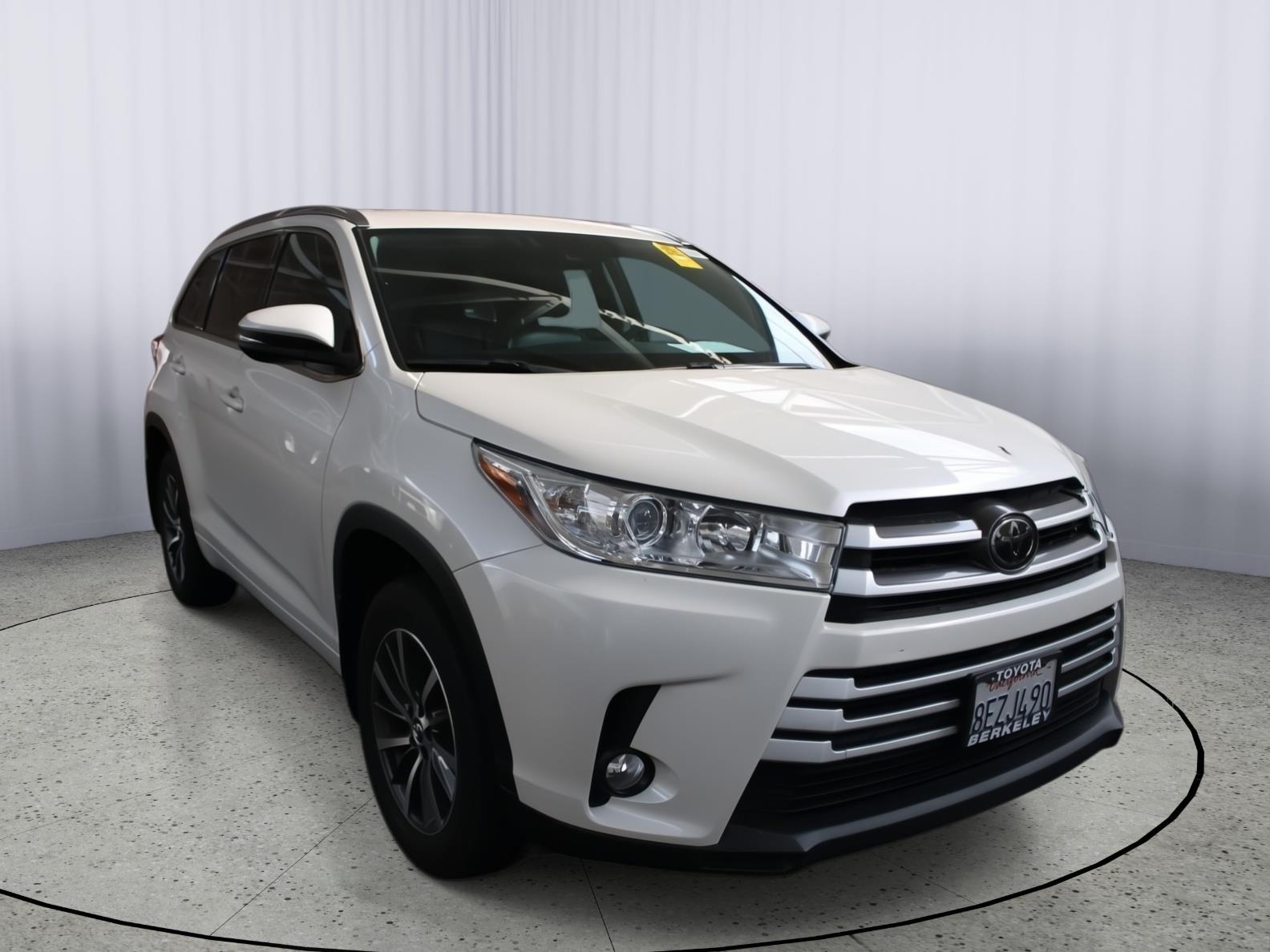 White (Blizzard Pearl) 2018 Toyota Highlander SUV / Crossover All-Wheel Drive Automatic