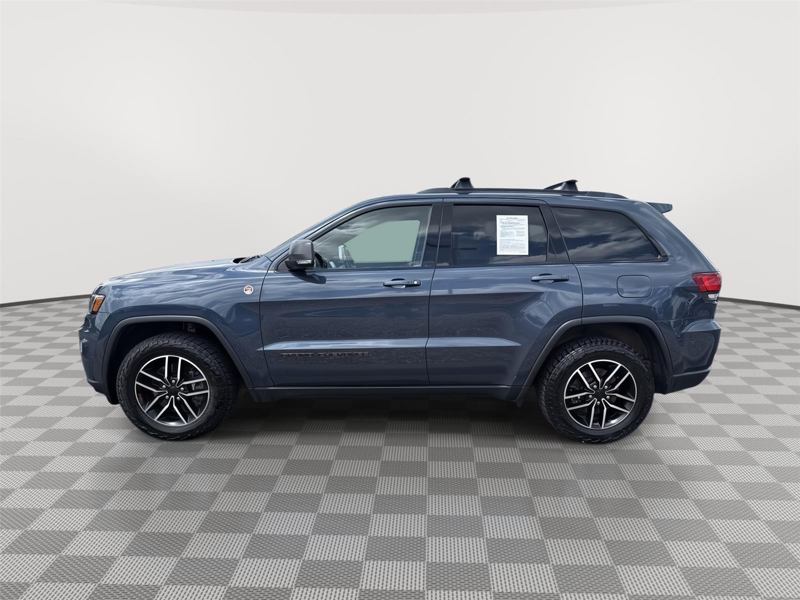 Used 2021 Slate Blue Pearlcoat Jeep Trailhawk image 10