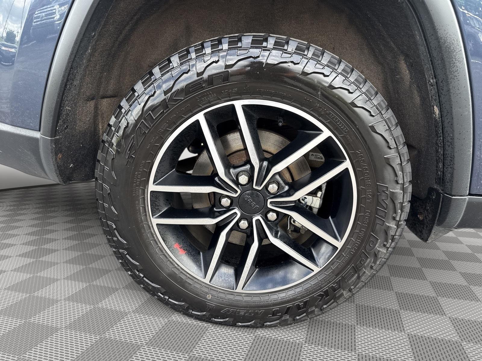 Used 2021 Slate Blue Pearlcoat Jeep Trailhawk image 15