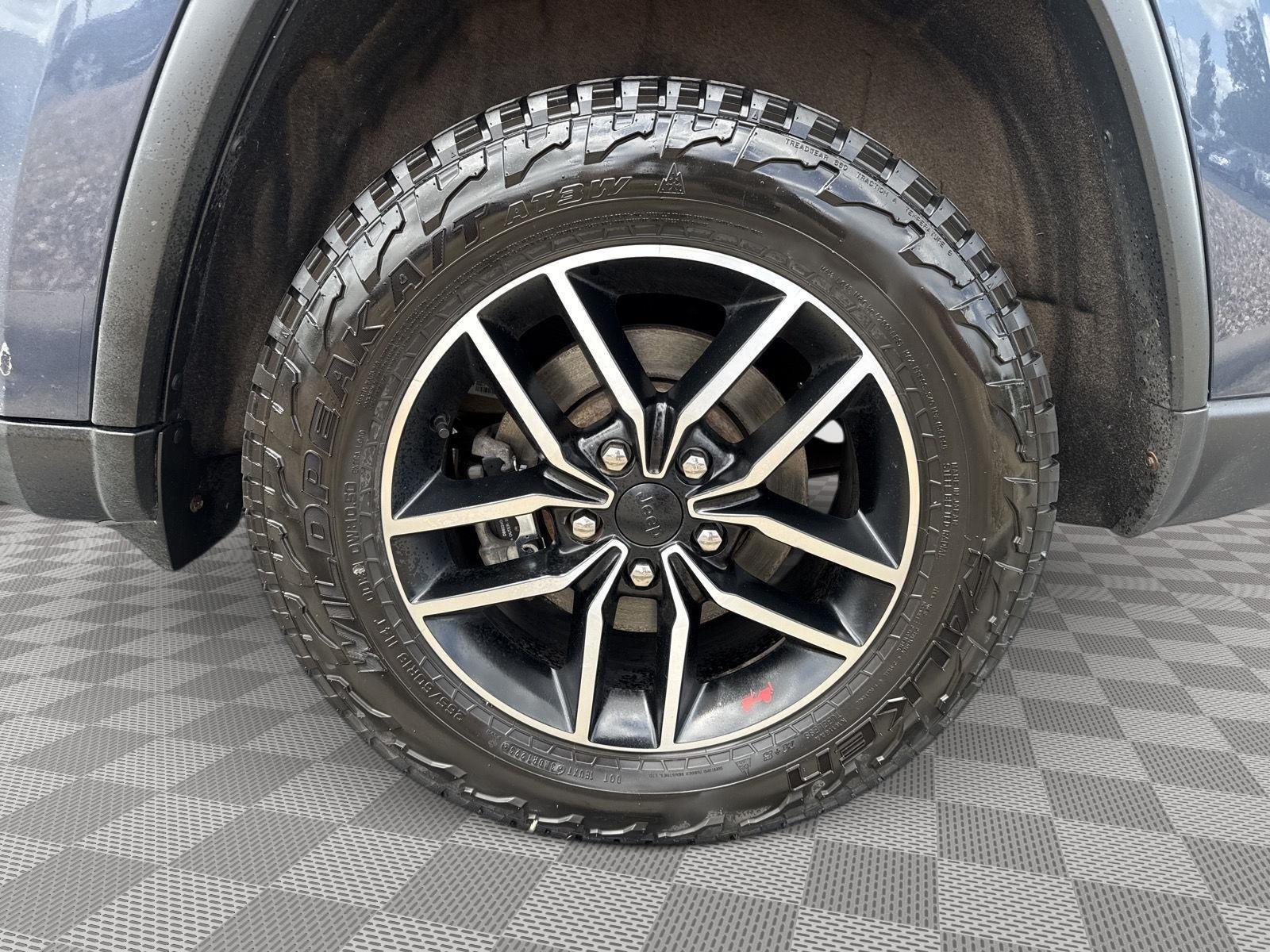 Used 2021 Slate Blue Pearlcoat Jeep Trailhawk image 16
