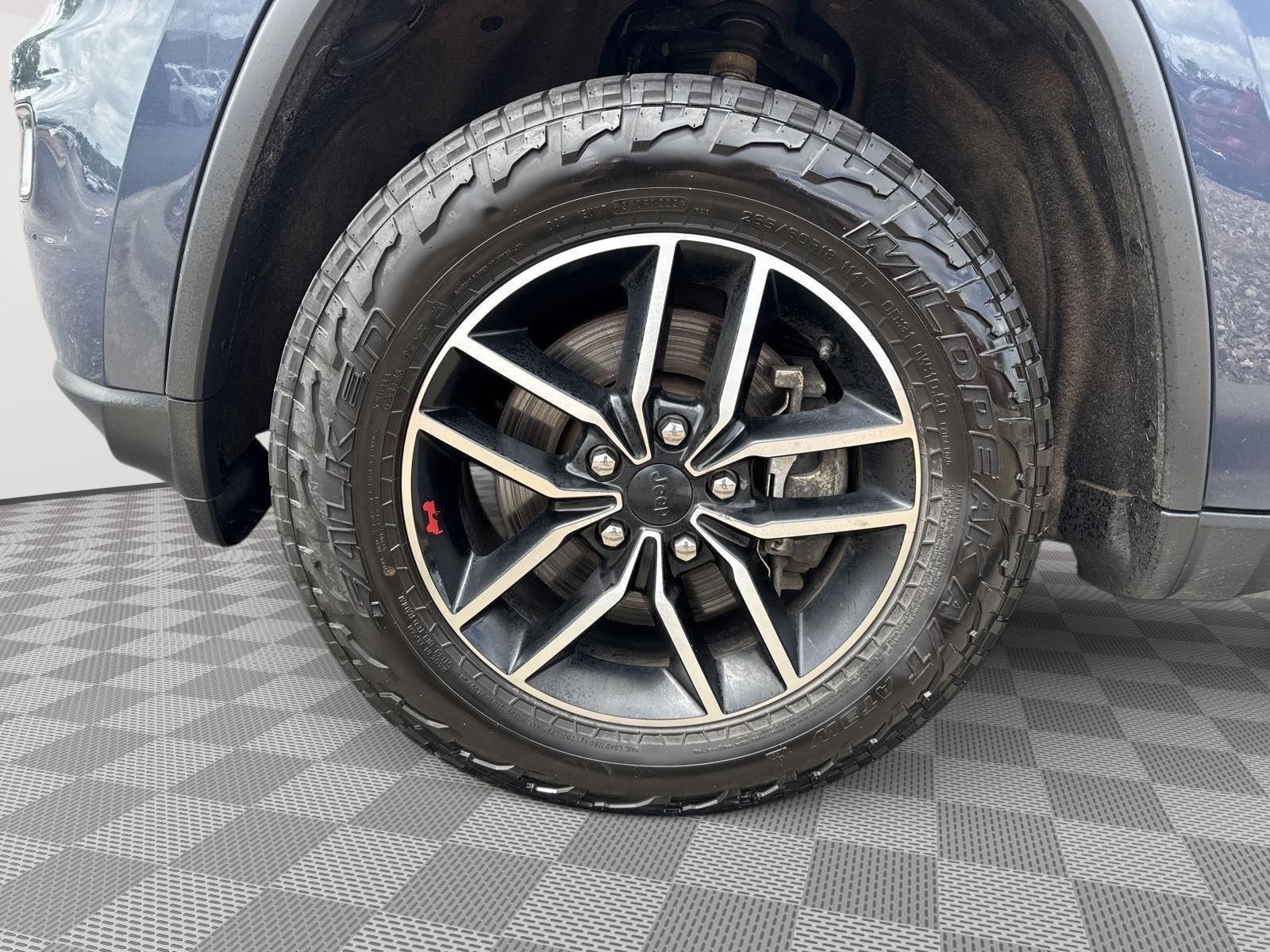 Used 2021 Slate Blue Pearlcoat Jeep Trailhawk image 17