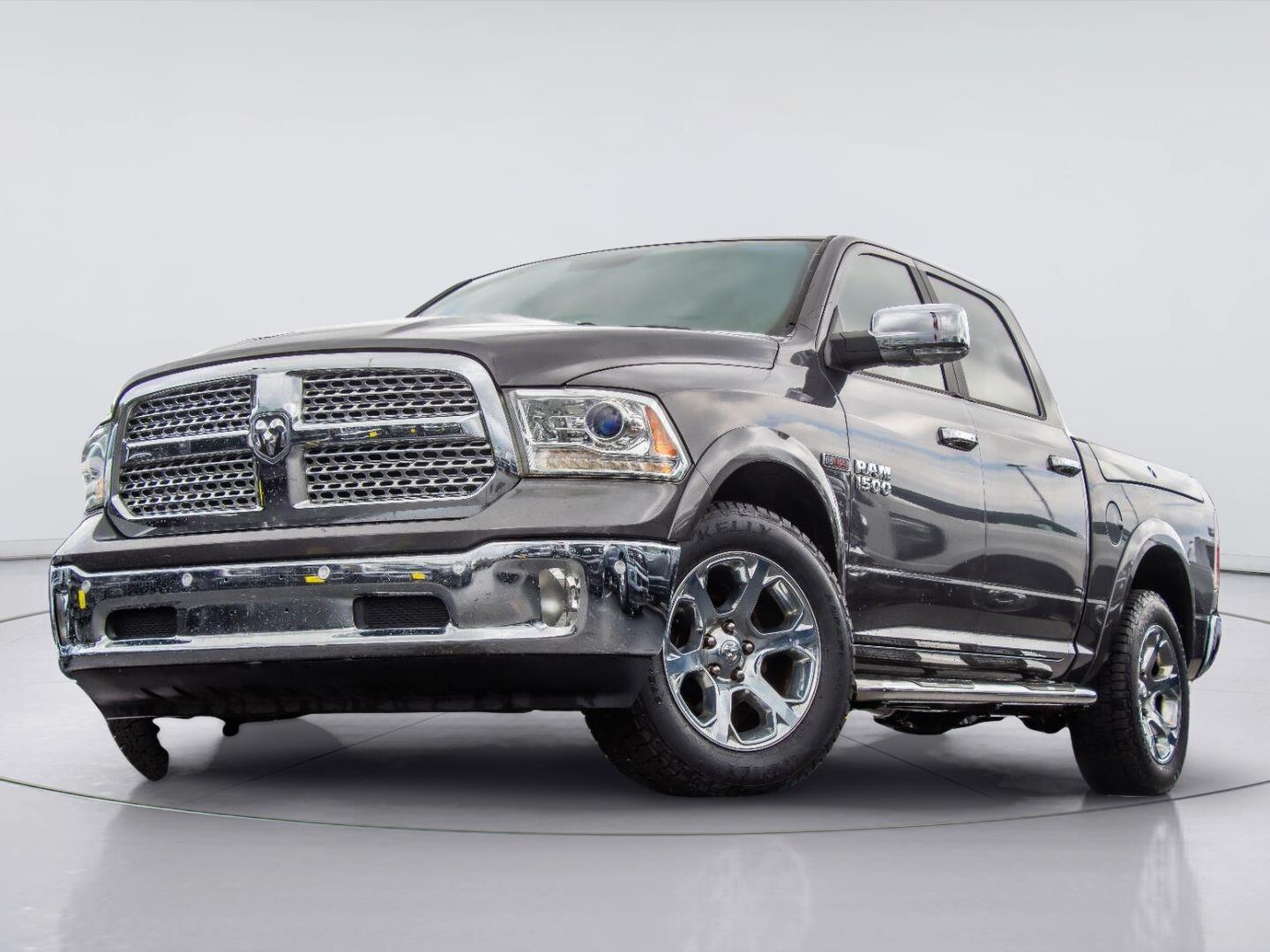  2017 RAM 1500 Laramie Crew Cab 4WD   