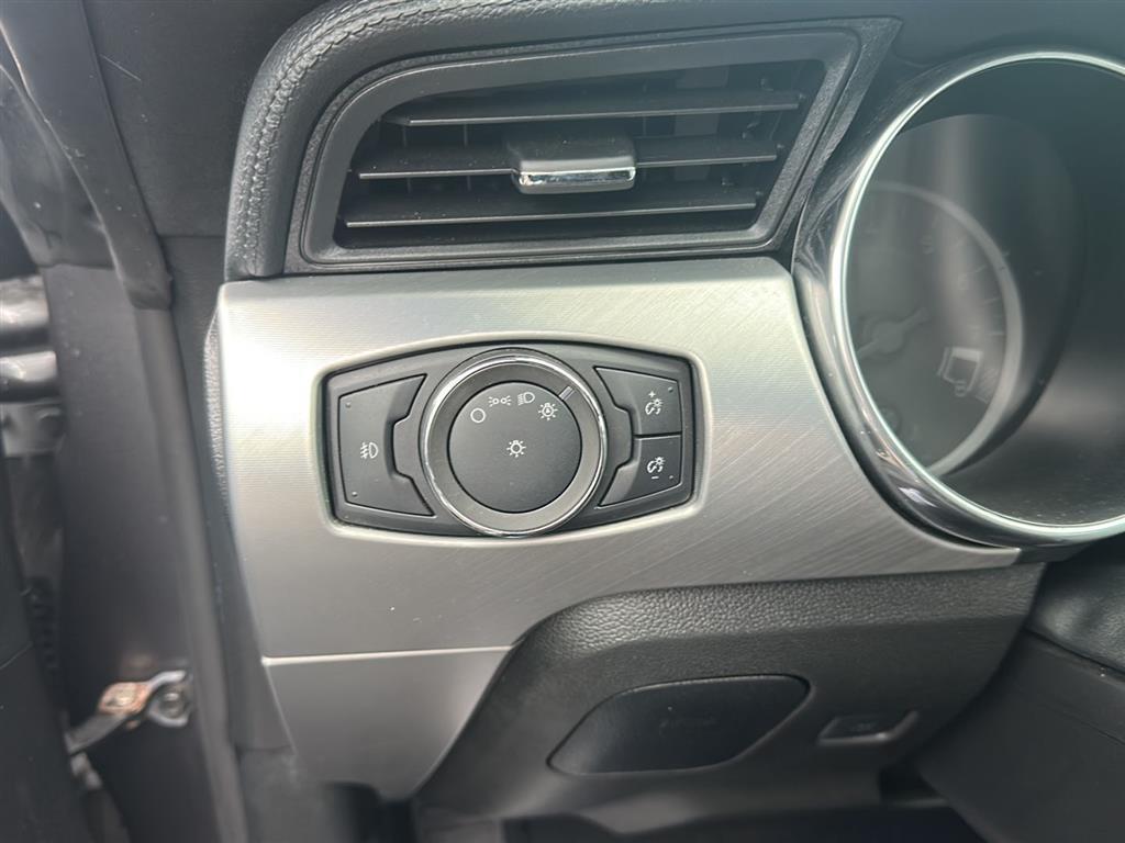 2021 Ford Mustang photo 18 of 27