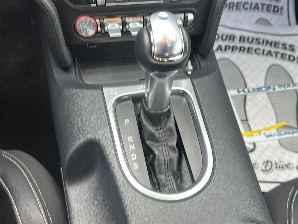 2021 Ford Mustang photo 17 of 27