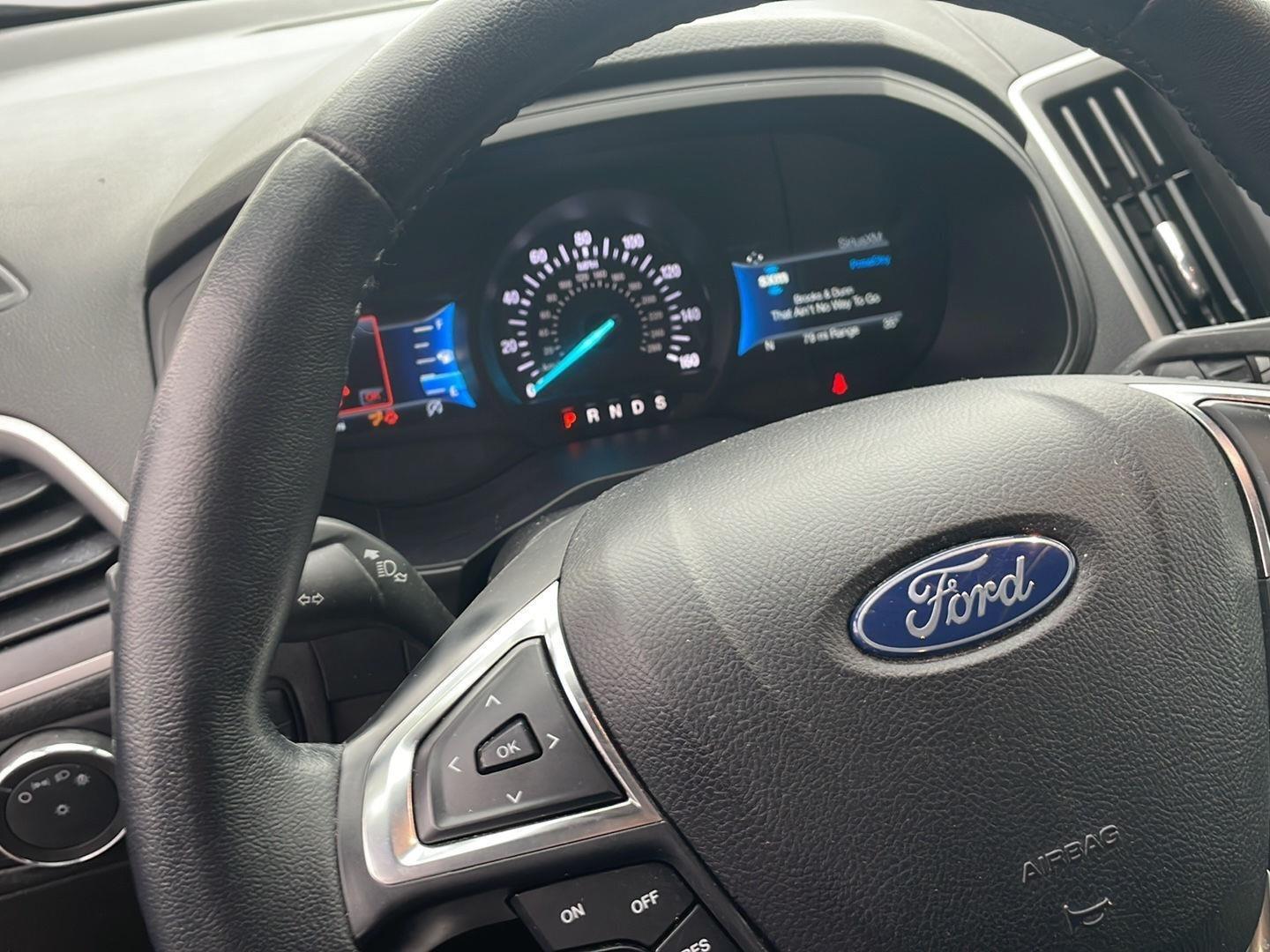 2022 Ford Edge SEL - 2