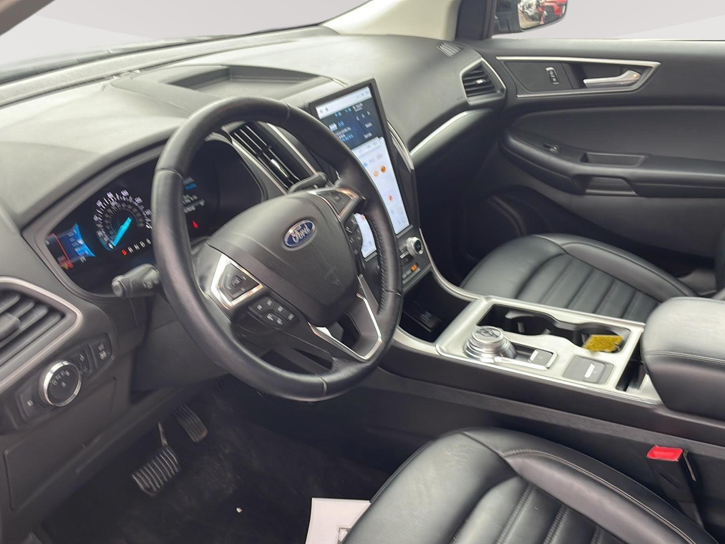 2022 Ford Edge SEL - 3
