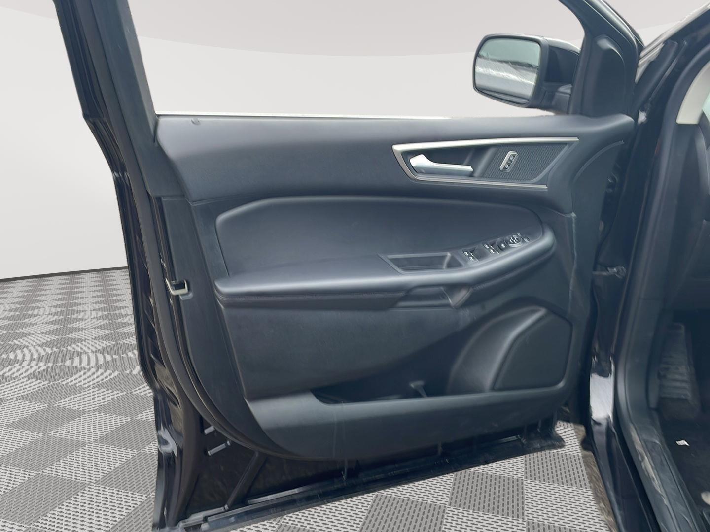 2022 Ford Edge SEL - 5