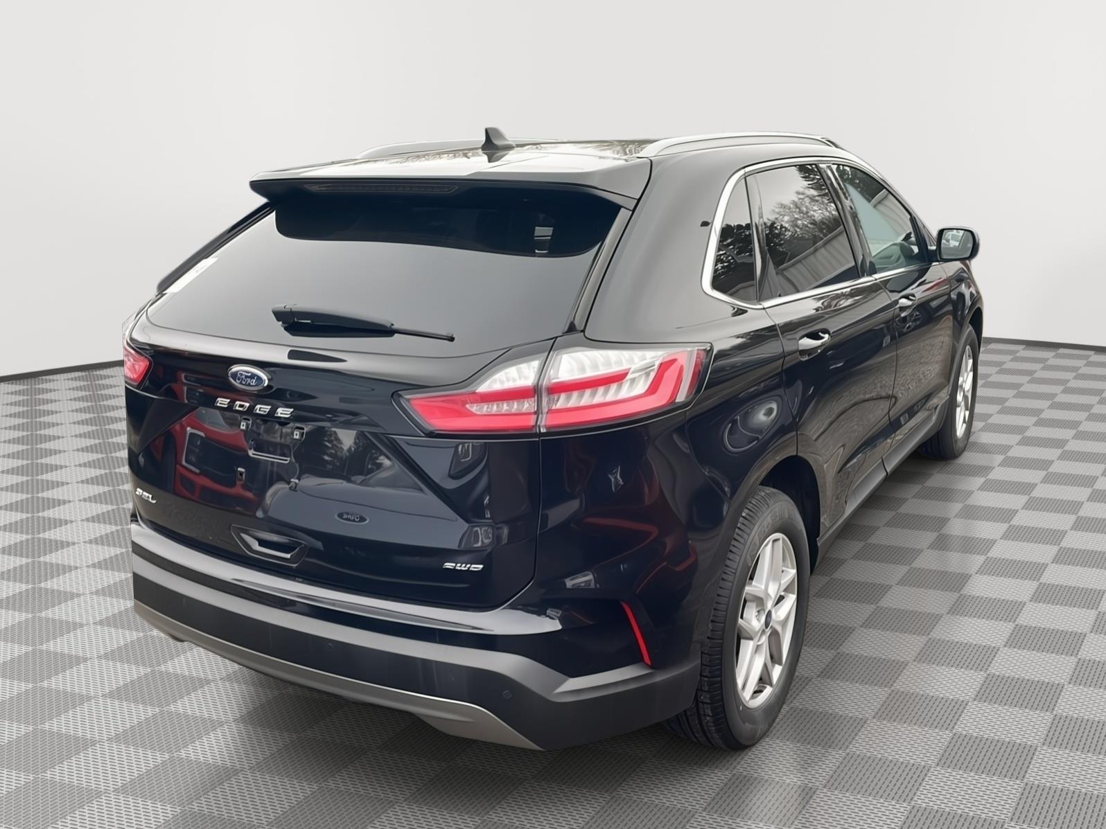 2022 Ford Edge SEL - 9
