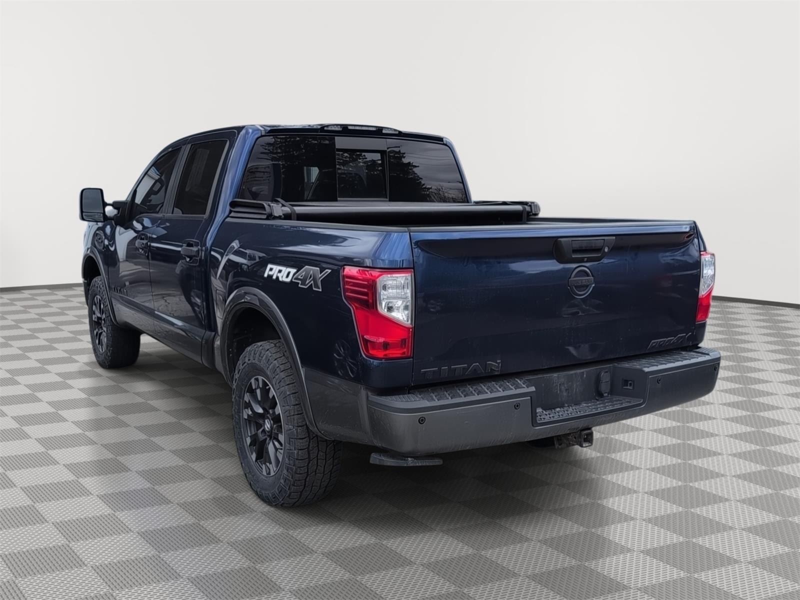 2017 Nissan Titan PRO-4X - 6
