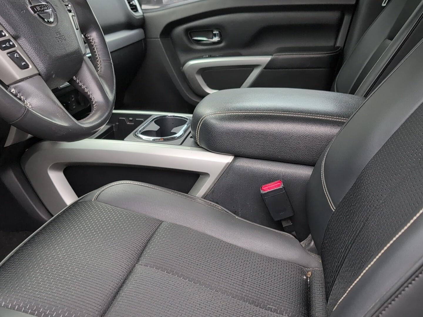 2017 Nissan Titan PRO-4X - 9