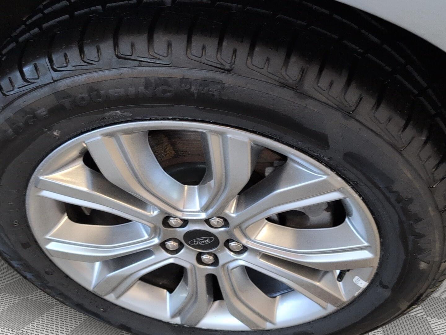 2024 Ford Edge Titanium - 11