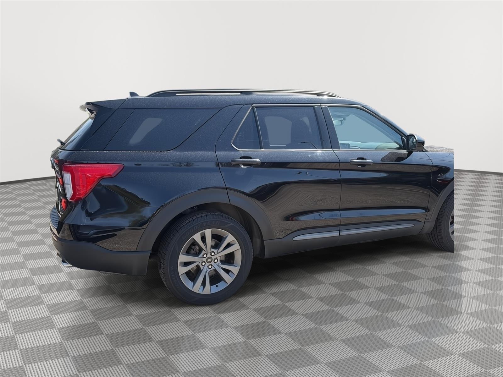 2023 Ford Explorer XLT - 8