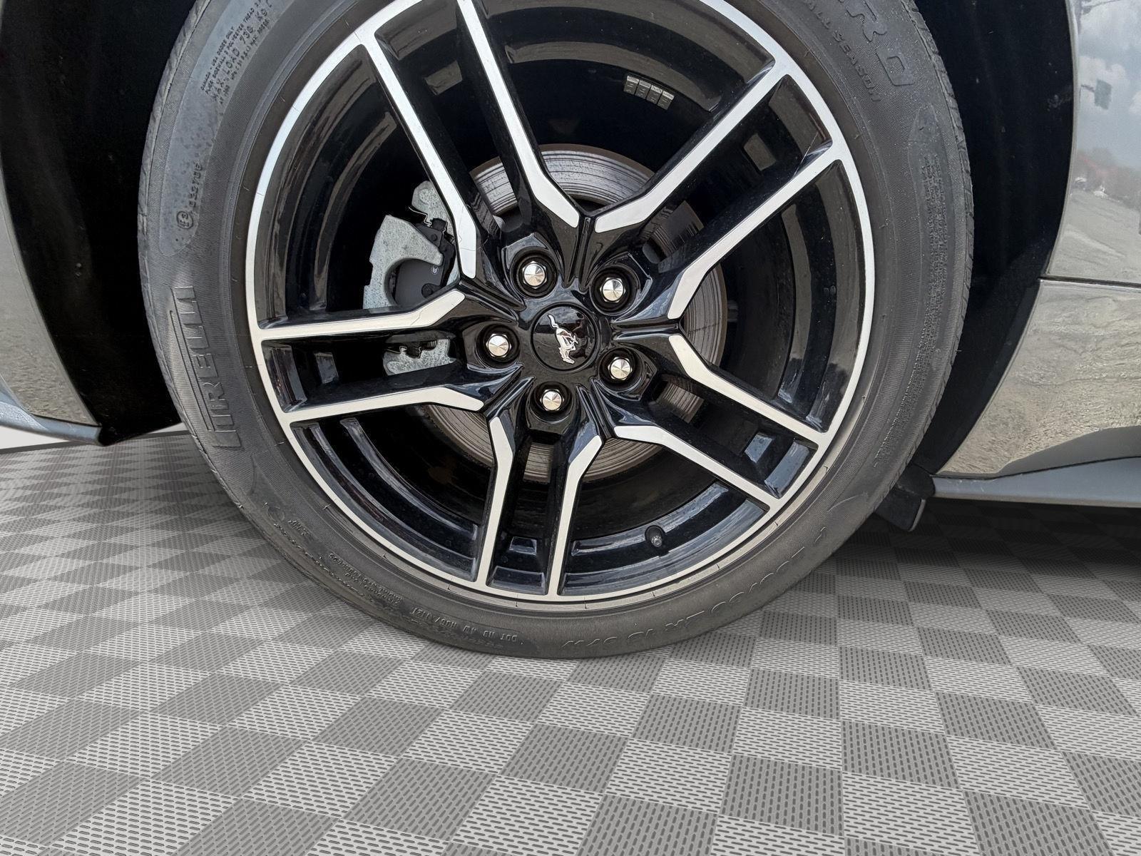 2021 Ford Mustang photo 19 of 27