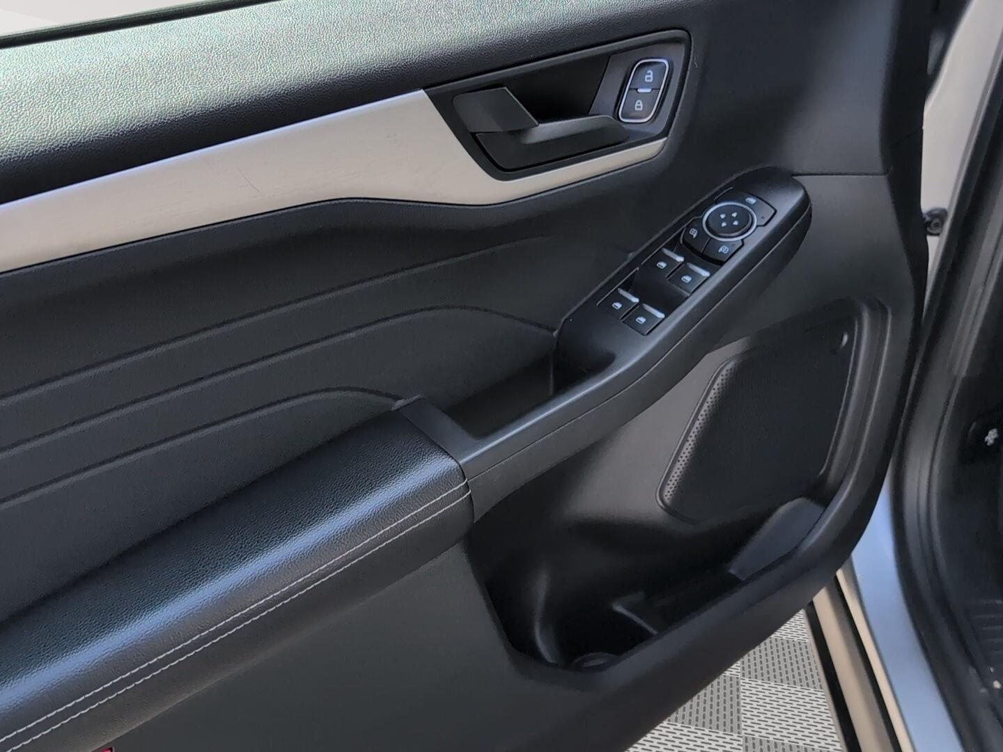 2022 Ford ESCAPE SE Base - 10