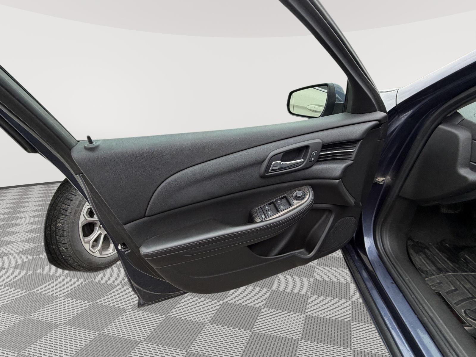 2014 Chevrolet Malibu LT - 9