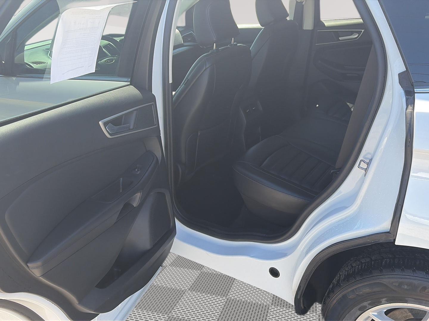 2024 Ford Edge SEL - 11