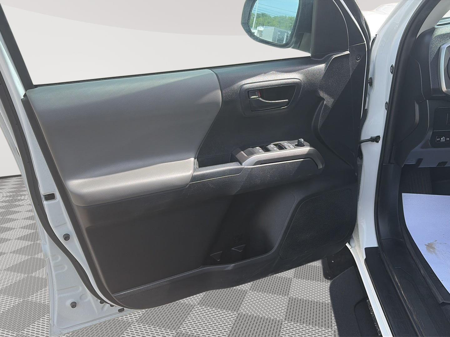 2022 Toyota Tacoma Base - 10