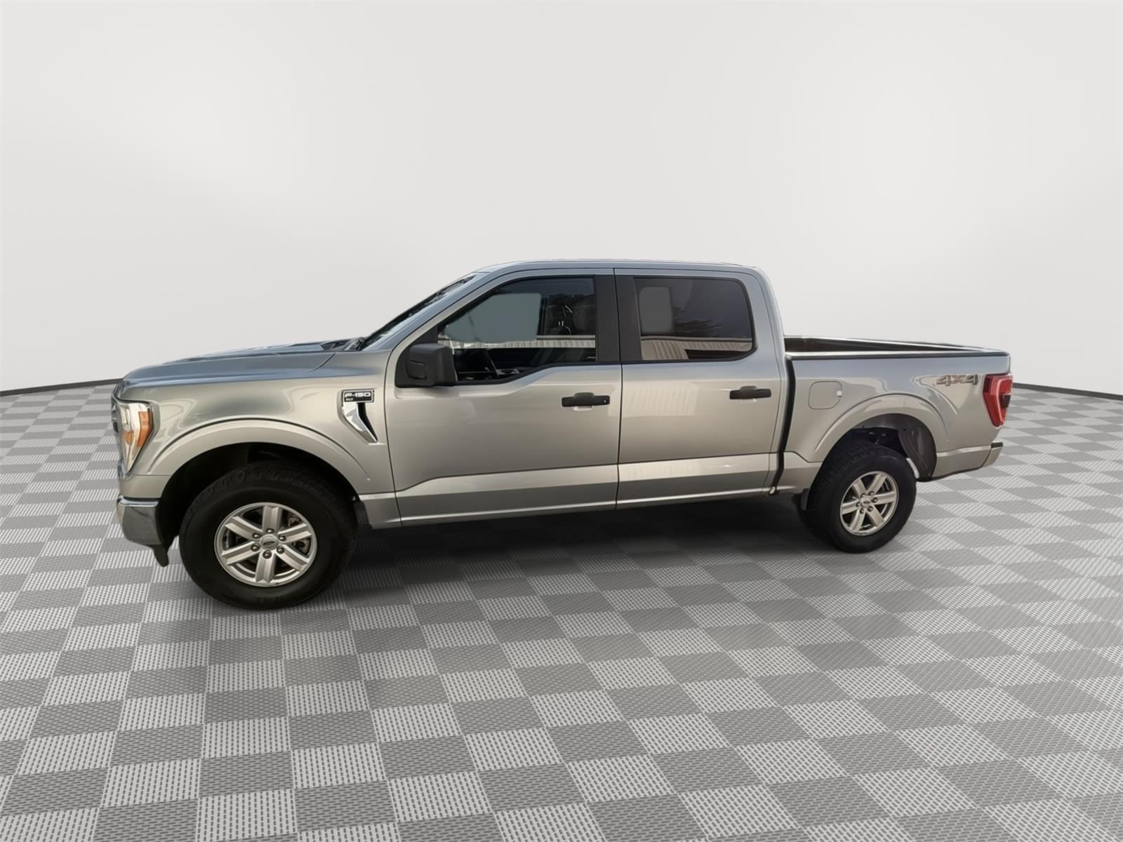 2022 Ford F-150 photo 2 of 26