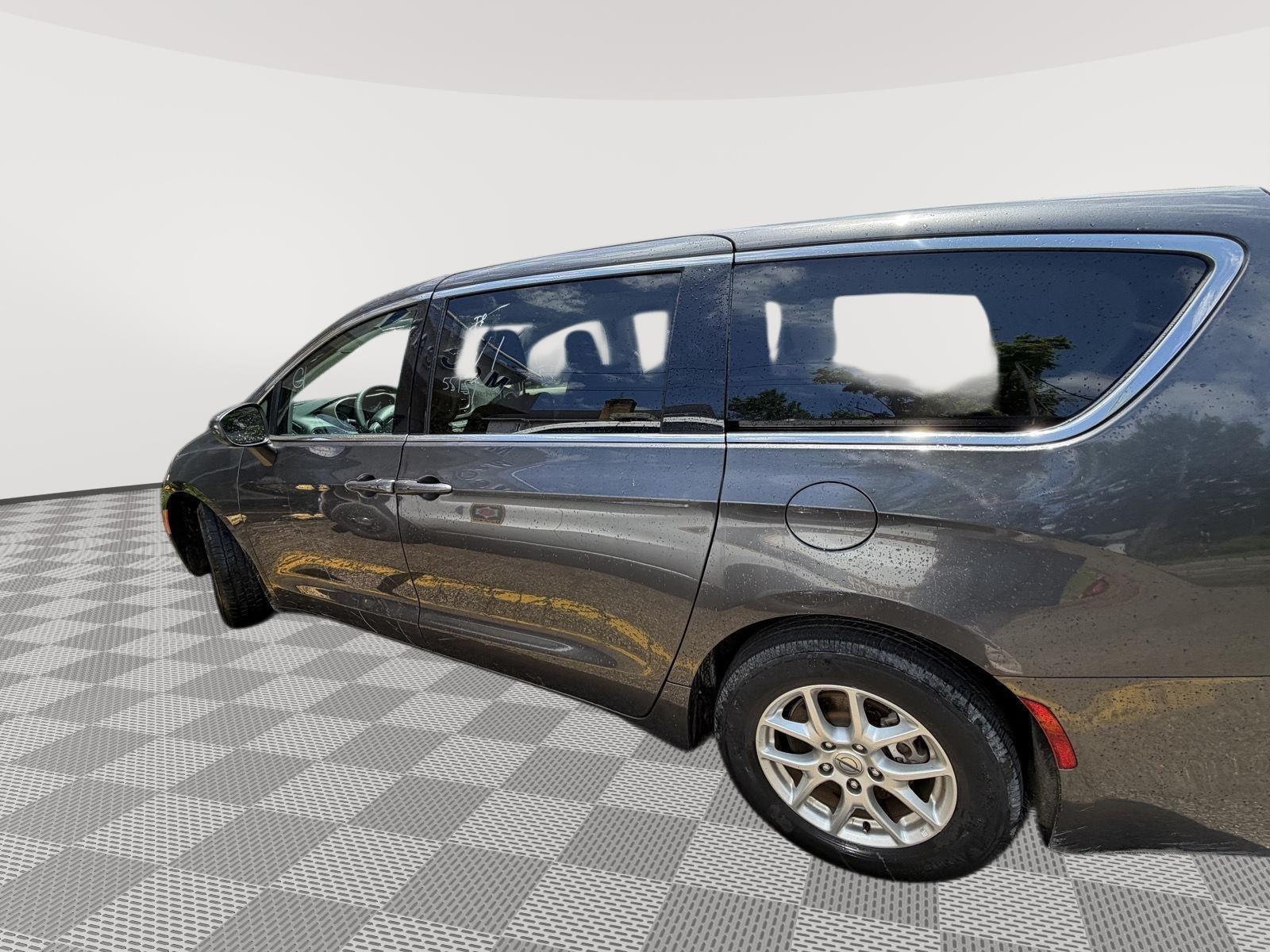 2023 Chrysler Voyager LX - 1
