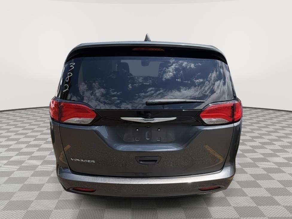 2023 Chrysler Voyager LX - 3