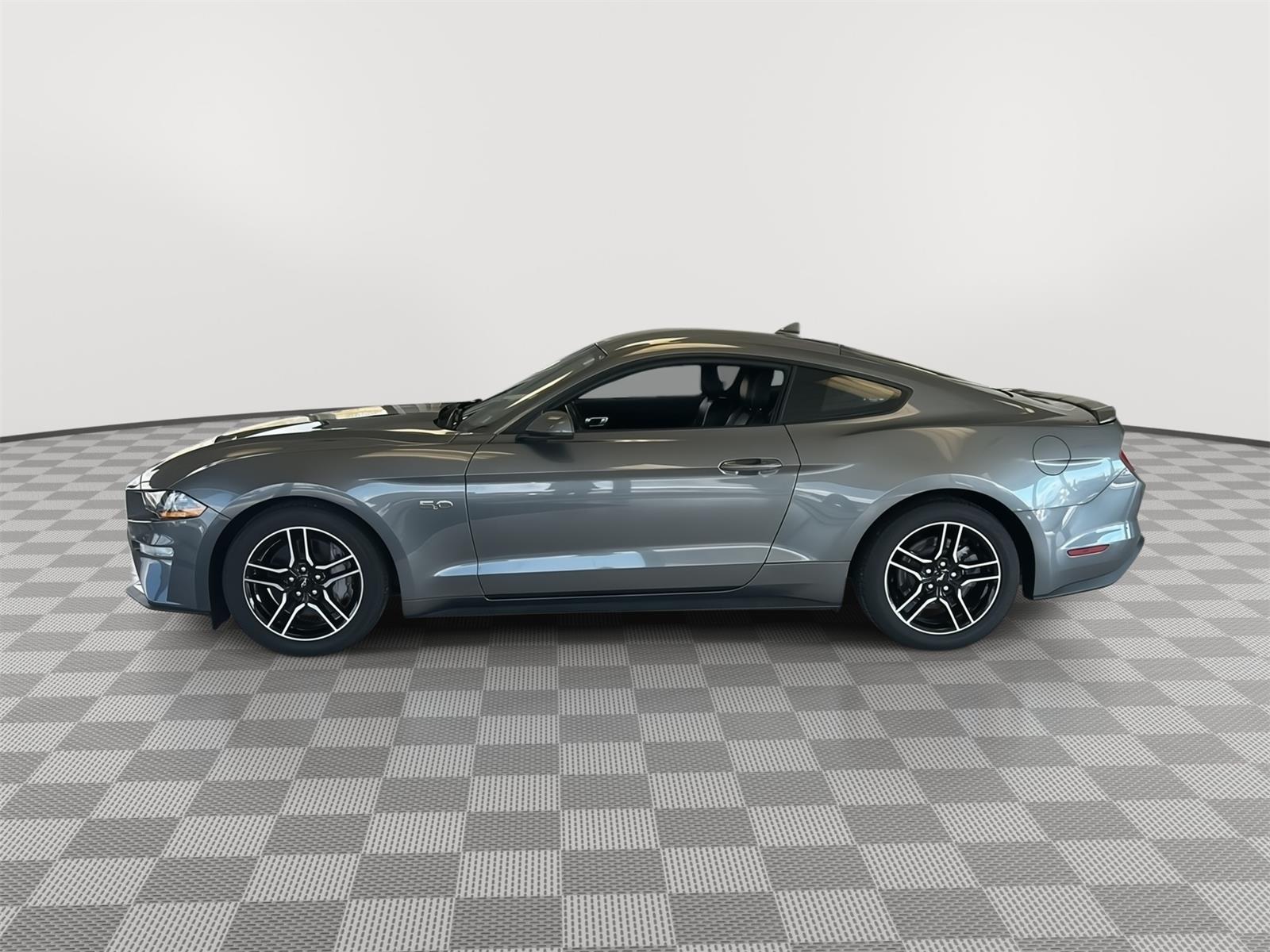 2021 Ford Mustang photo 22 of 27