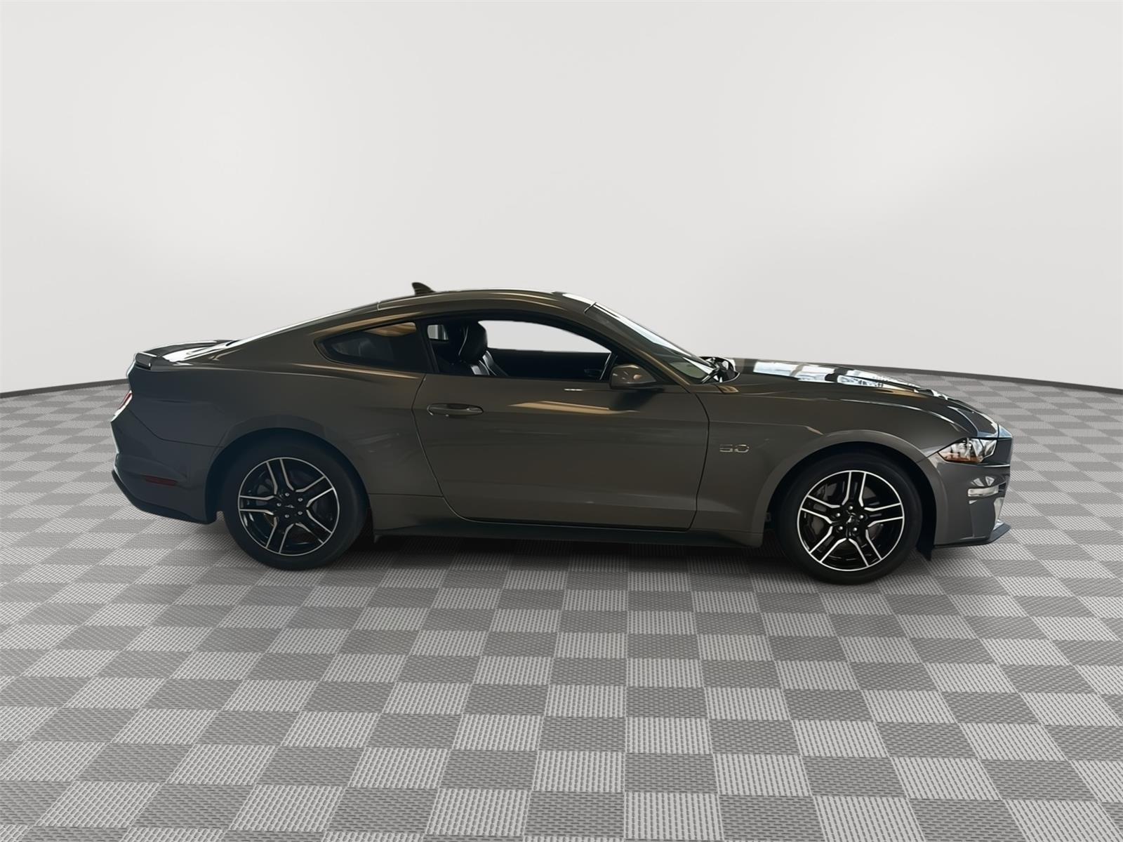 2021 Ford Mustang photo 25 of 27